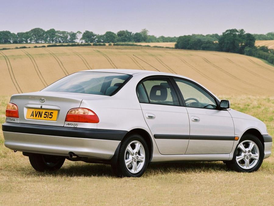  Toyota Avensis Sedan 2000 года  (UK) (фото 4 из 5)